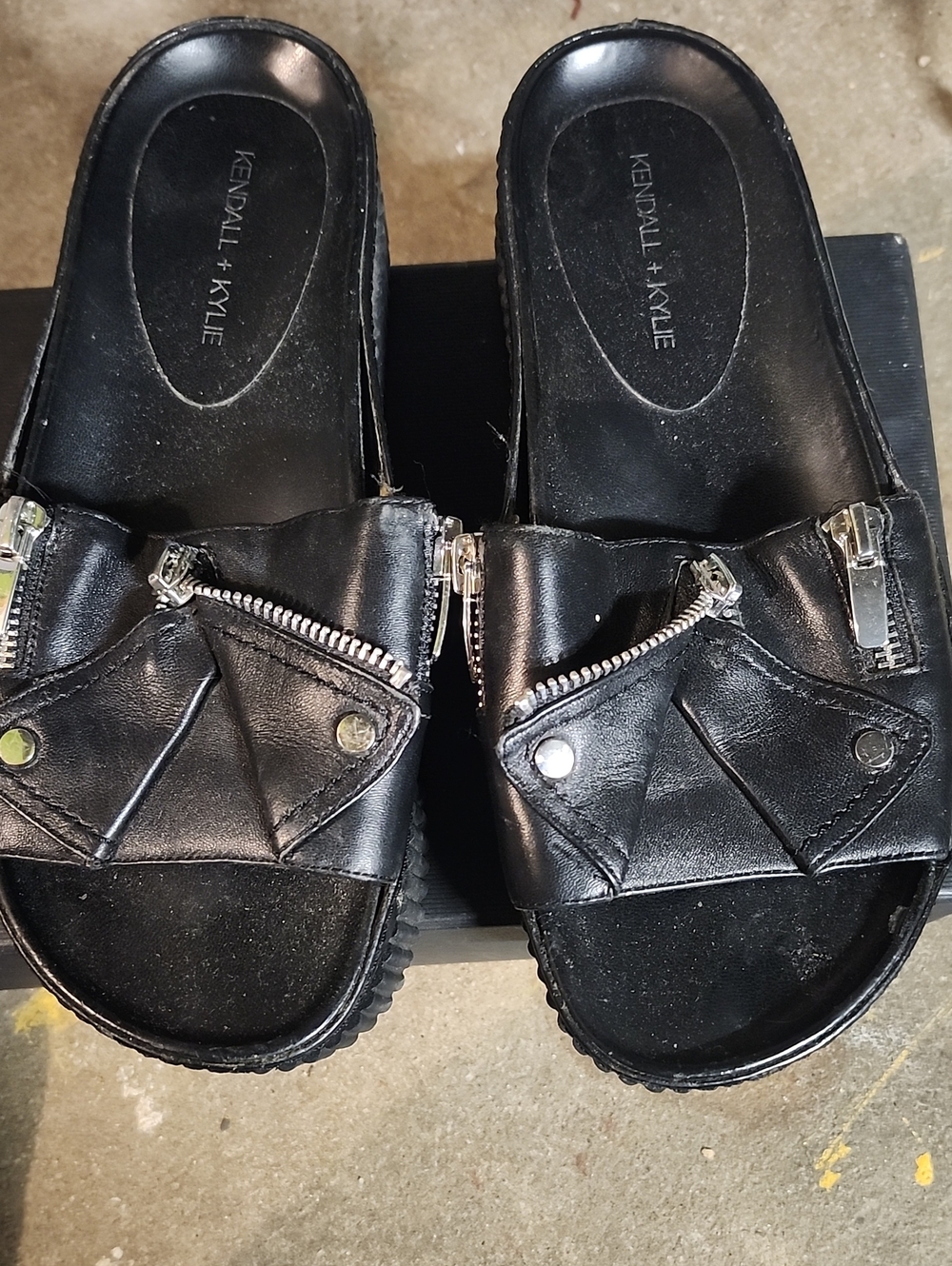 Kendall & Kylie Black Leather Zip-Pocket Slide Sandals